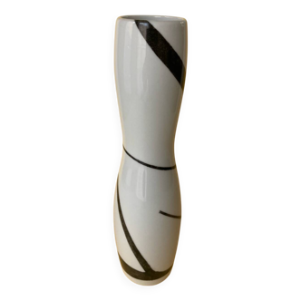 Vase noir et blanc en porcelaine