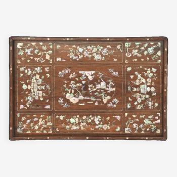 Wooden tray and mother-of-pearl inlays with rich decoration of landscapes and warriors