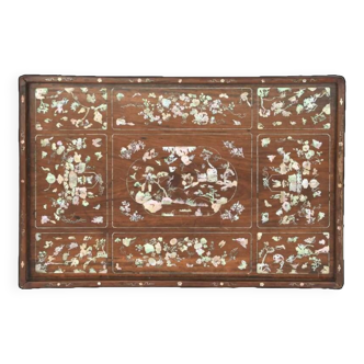 Wooden tray and mother-of-pearl inlays with rich decoration of landscapes and warriors