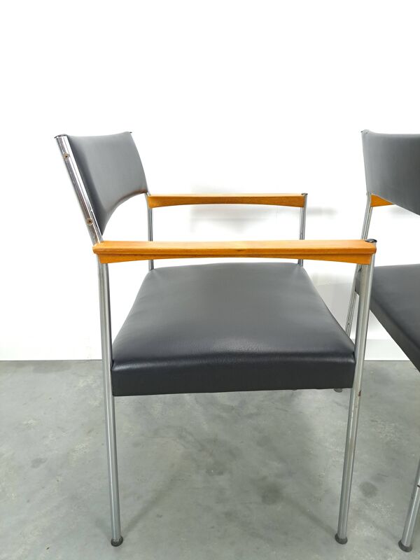 Chaises DDR avec base chromée et revêtement noir, chaises de salle à manger