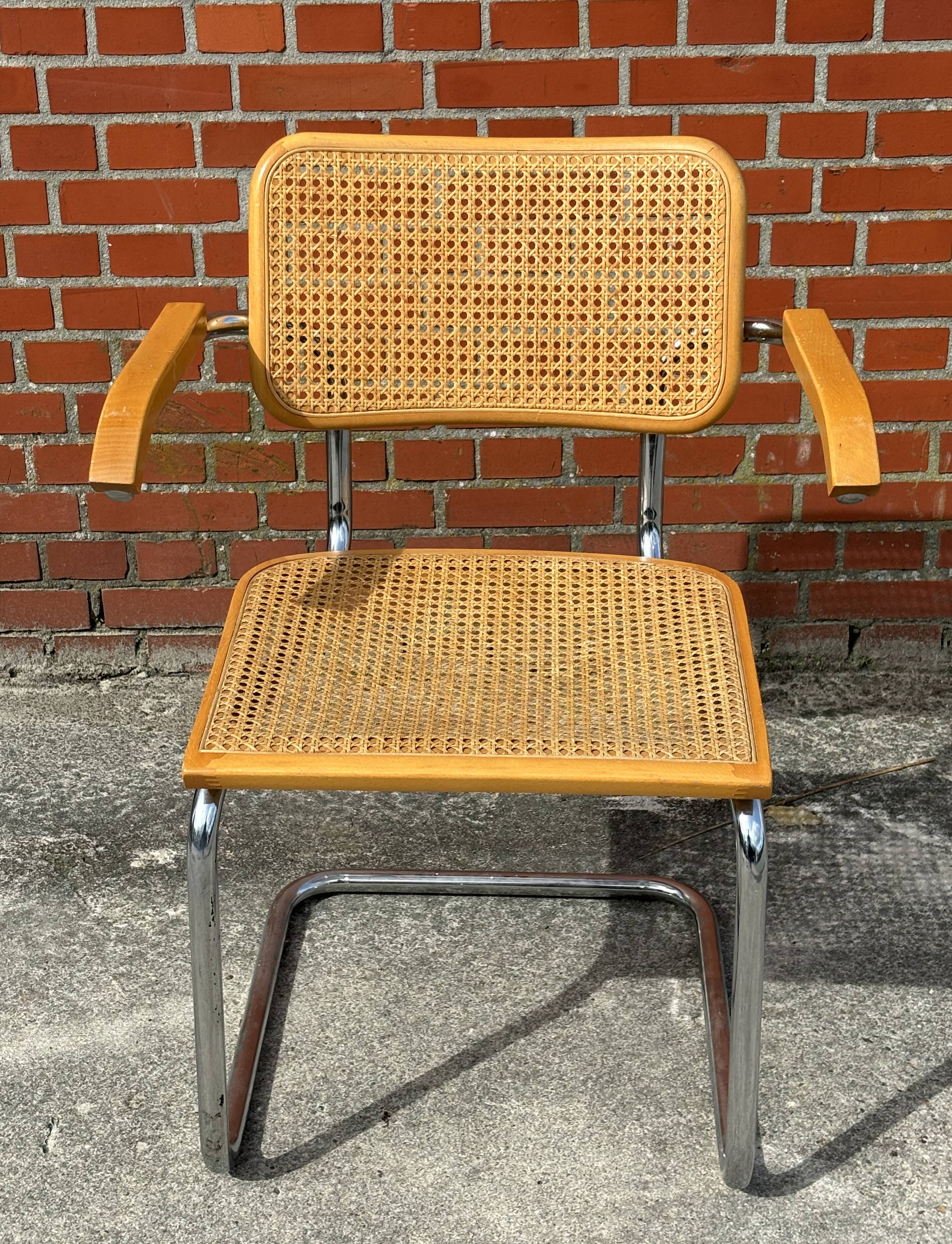 Set of 4 Cesca chairs model B64 with armrests Cesca Marcel breuer design