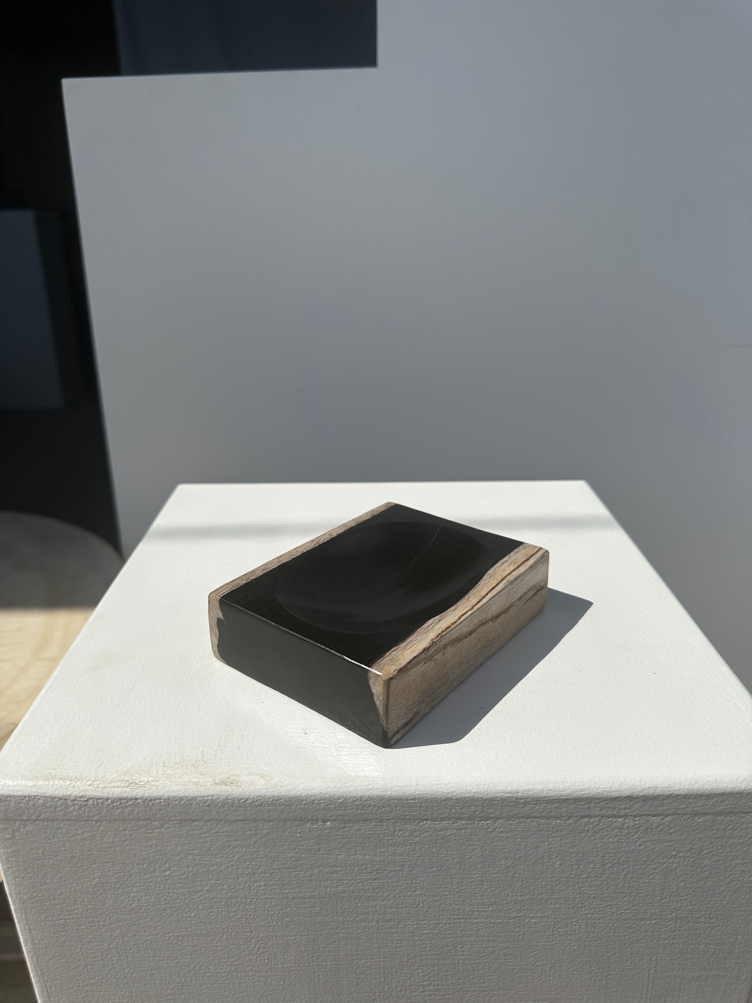 Porte savon en bois pétrifié bandes blanches de chaque côté
