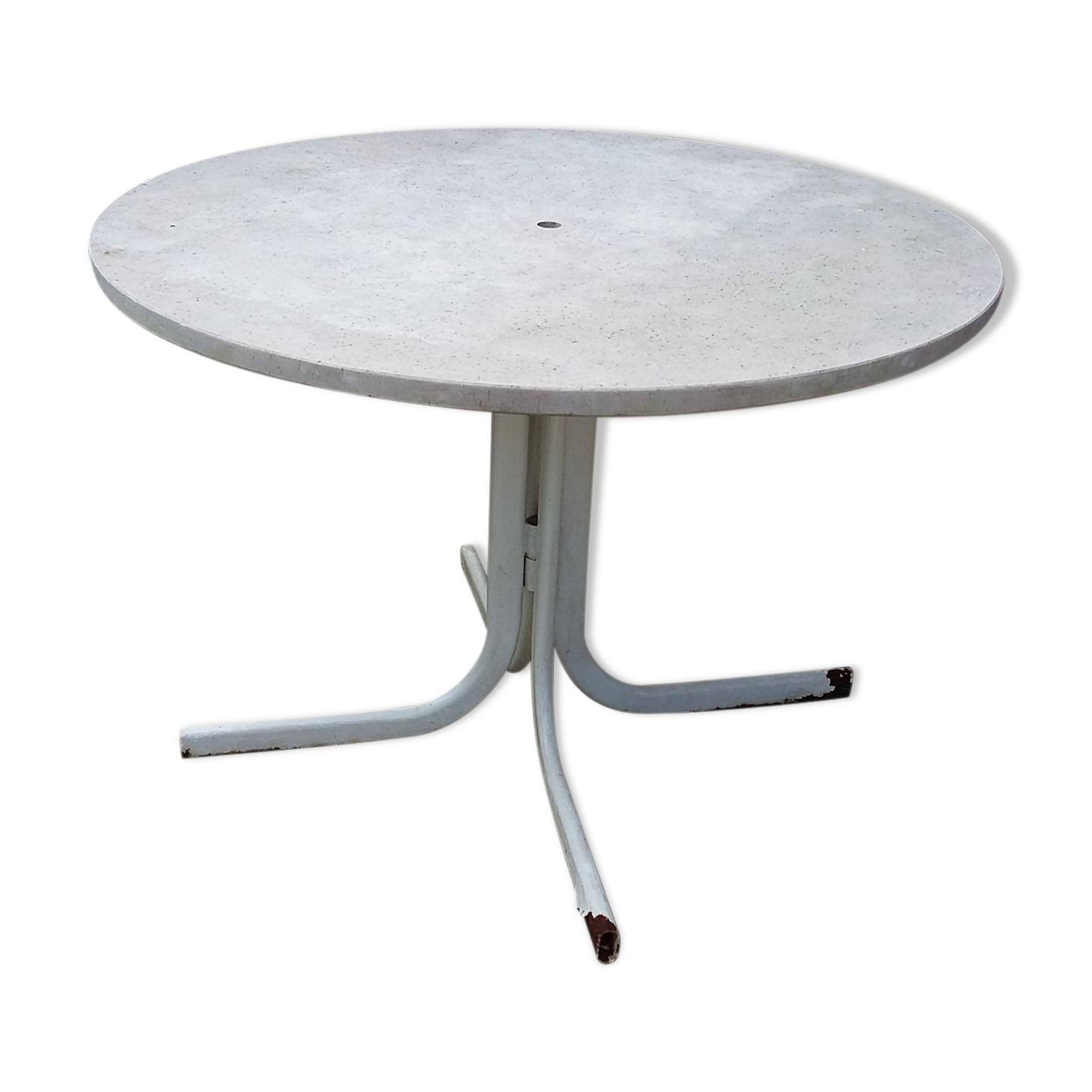 Round marble garden table