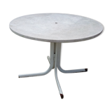 Round marble garden table