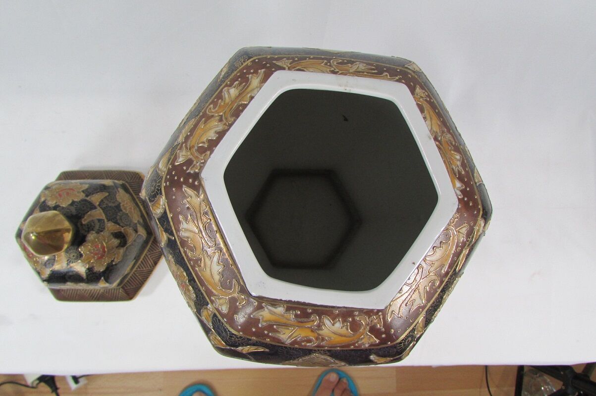 Vase, Chinese covered pot 1980s