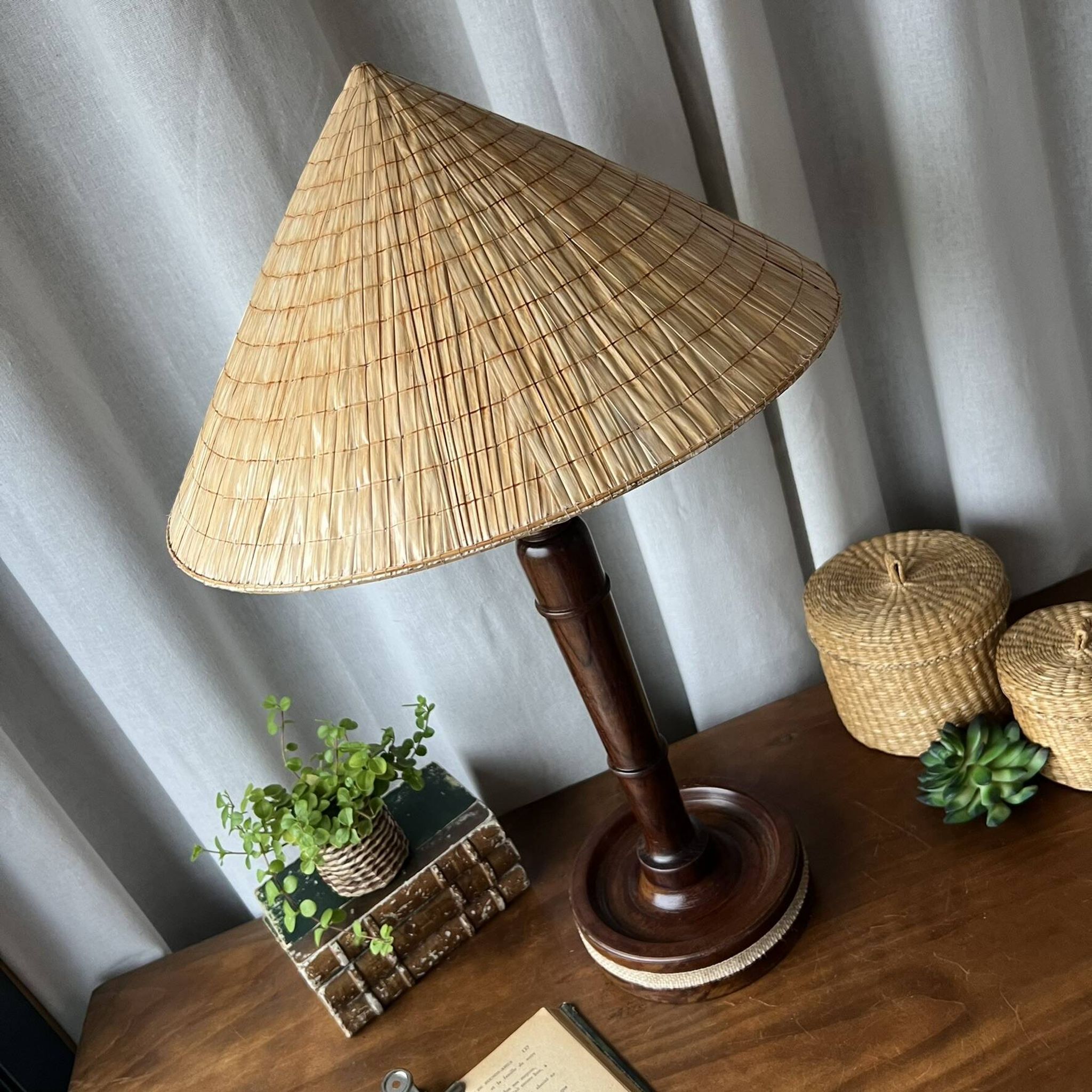Large mahogany lamp with straw shade – "travel" spirit