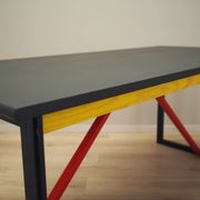 Bureau en acacia, design italien, années 1980, production : Italie