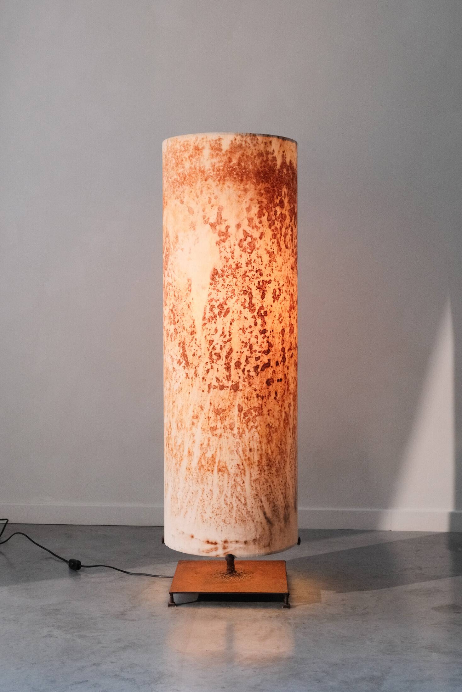 Lampadaire avec des tons rouillés (L)