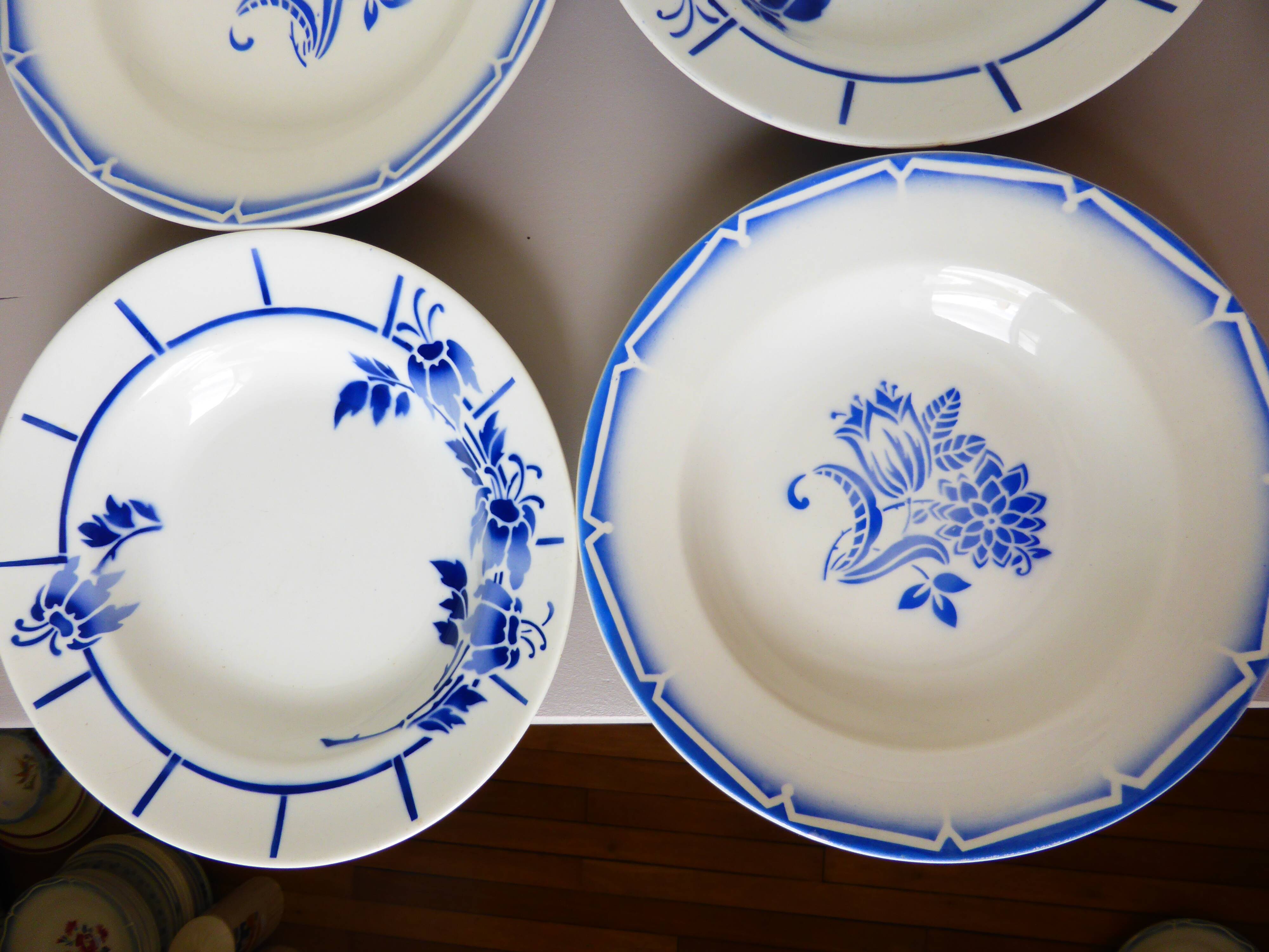 4 hollow plates in a jumble mixes