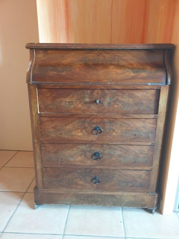 Antique dressing table