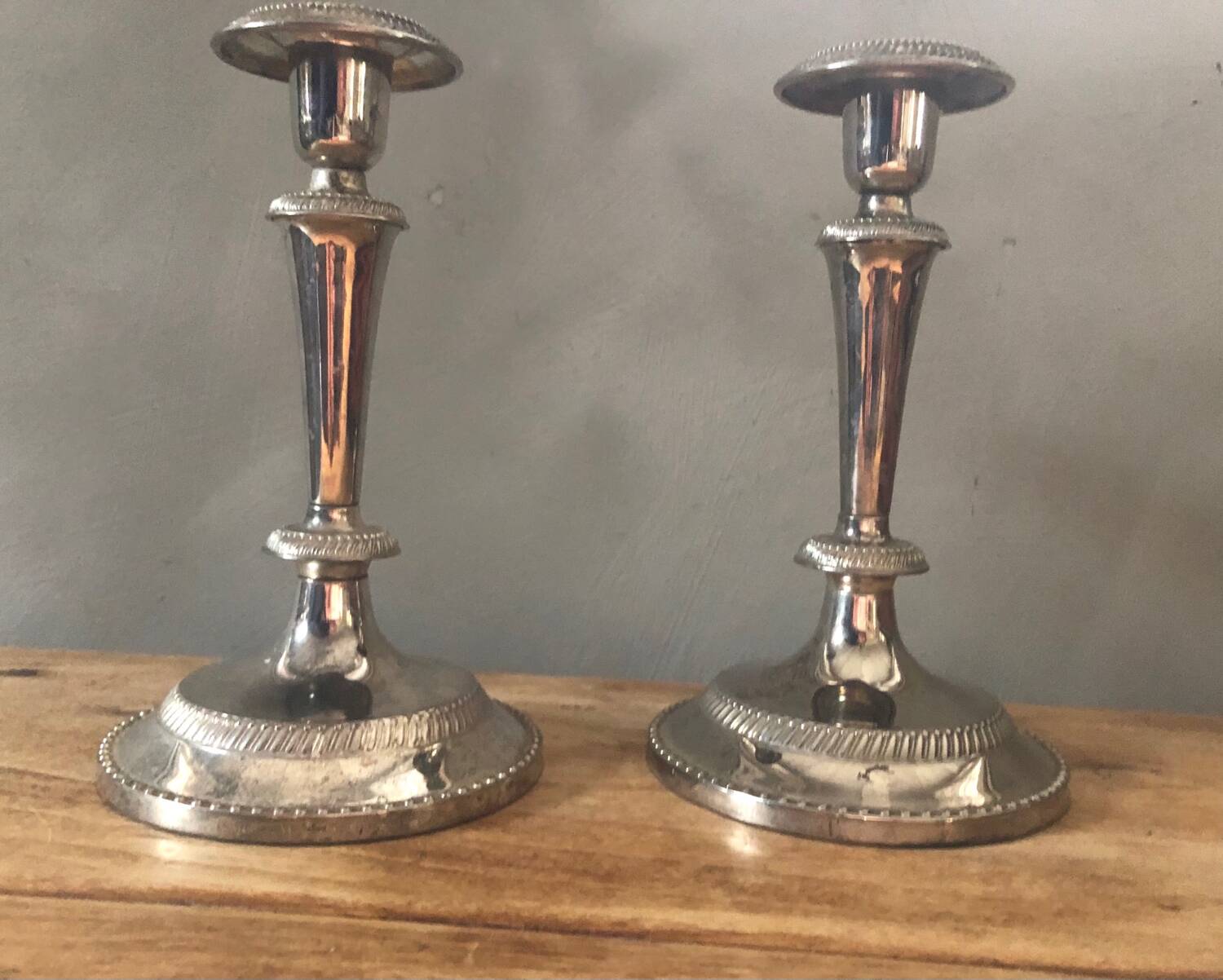 Silver metal candle holders that can be paired.