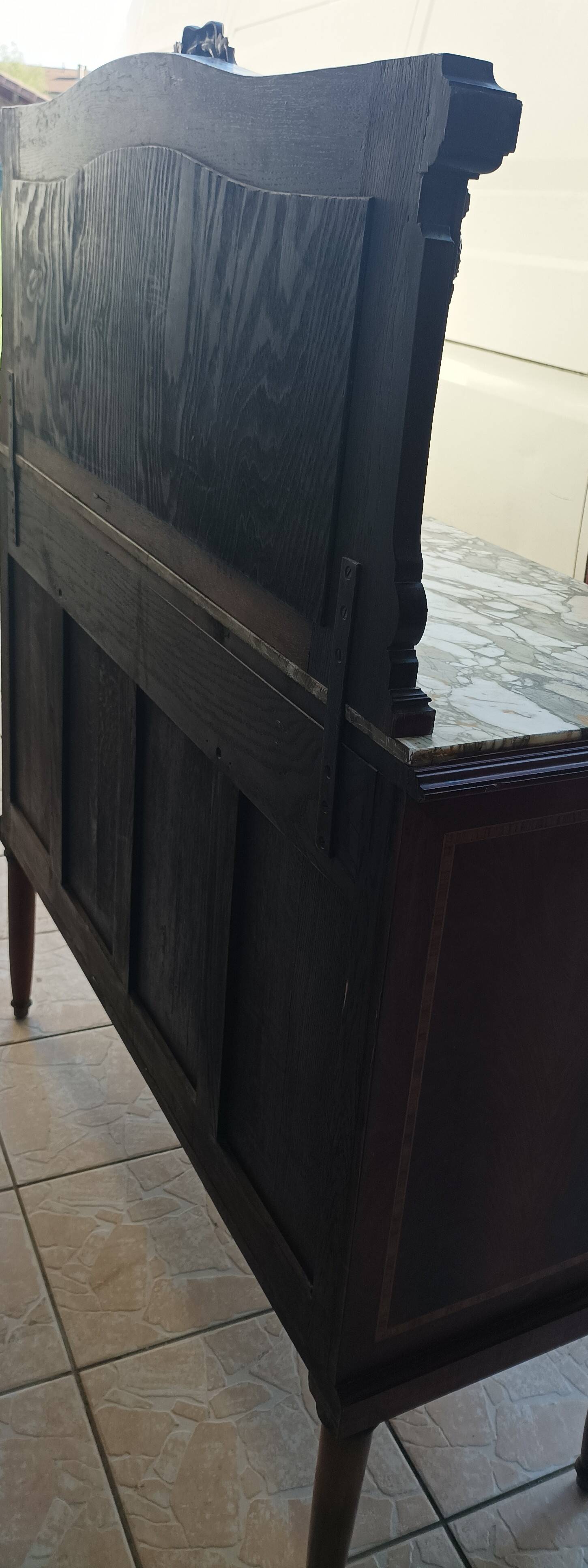 Buffet desserte Louis XVI en placage d'acajou et marqueterie de bois précie