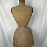 Mannequin couture buste taille de guêpe et faux cul fin XIXème