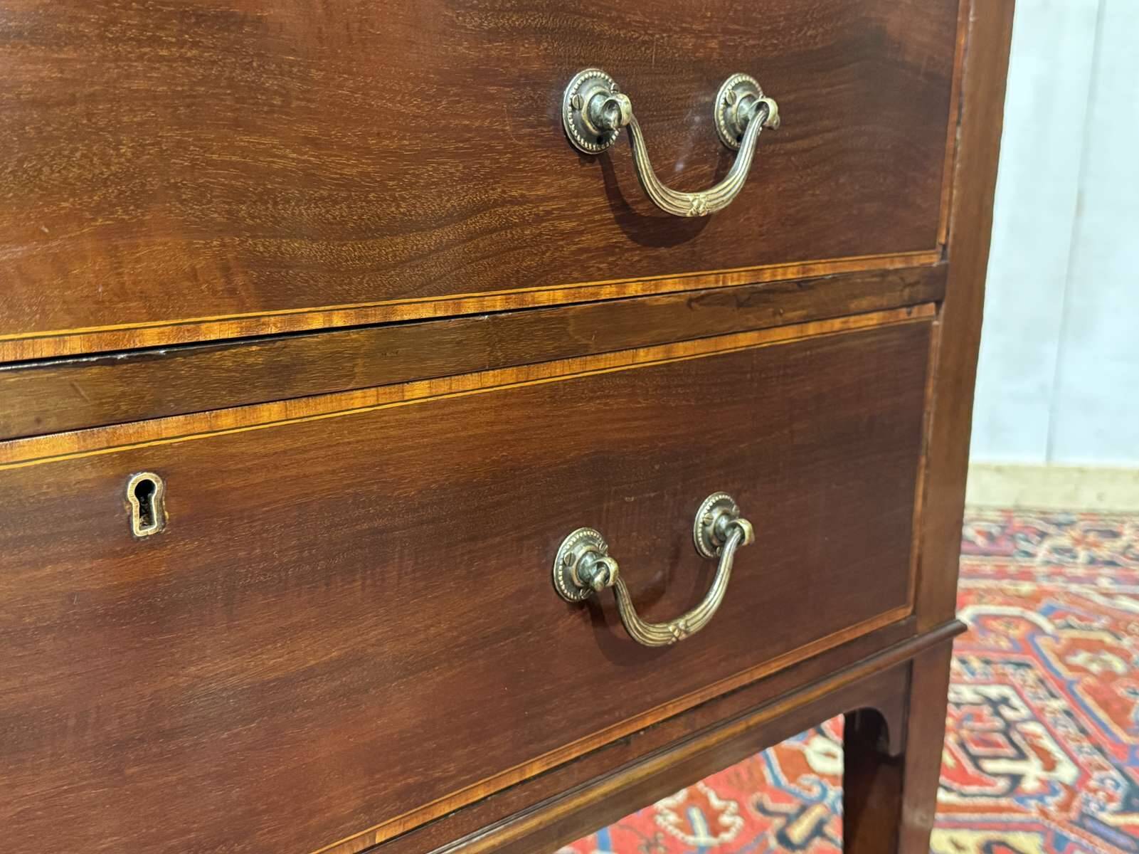 Commode anglaise en acajou et chêne, début XXème