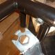 Table en formica marron avec 2 rallonges et tiroir