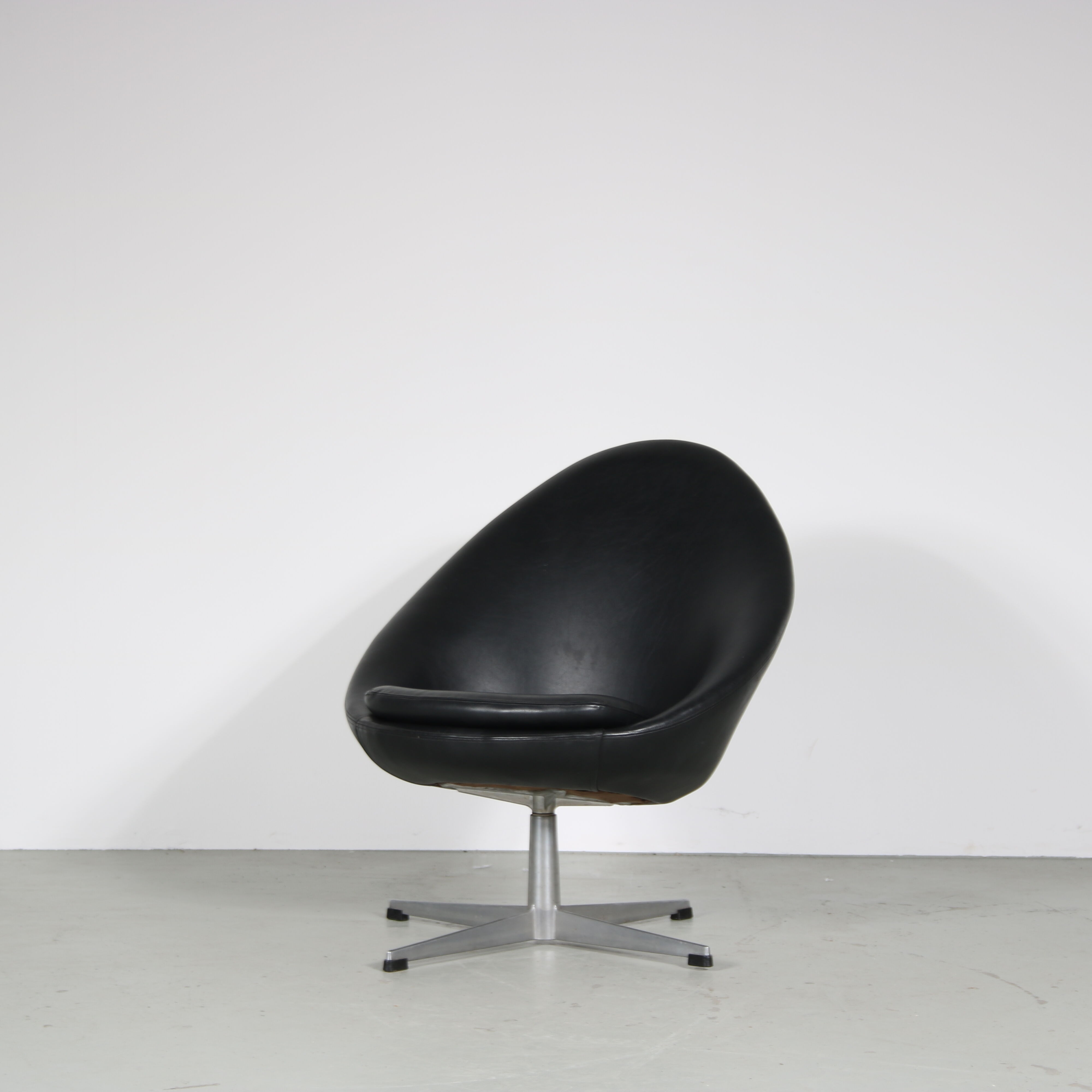1960s “Little Egg” chair by Pastoe, Netherlands