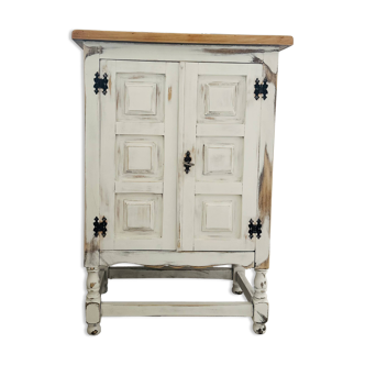 Petit meuble vintage relooké à la main – pièce unique