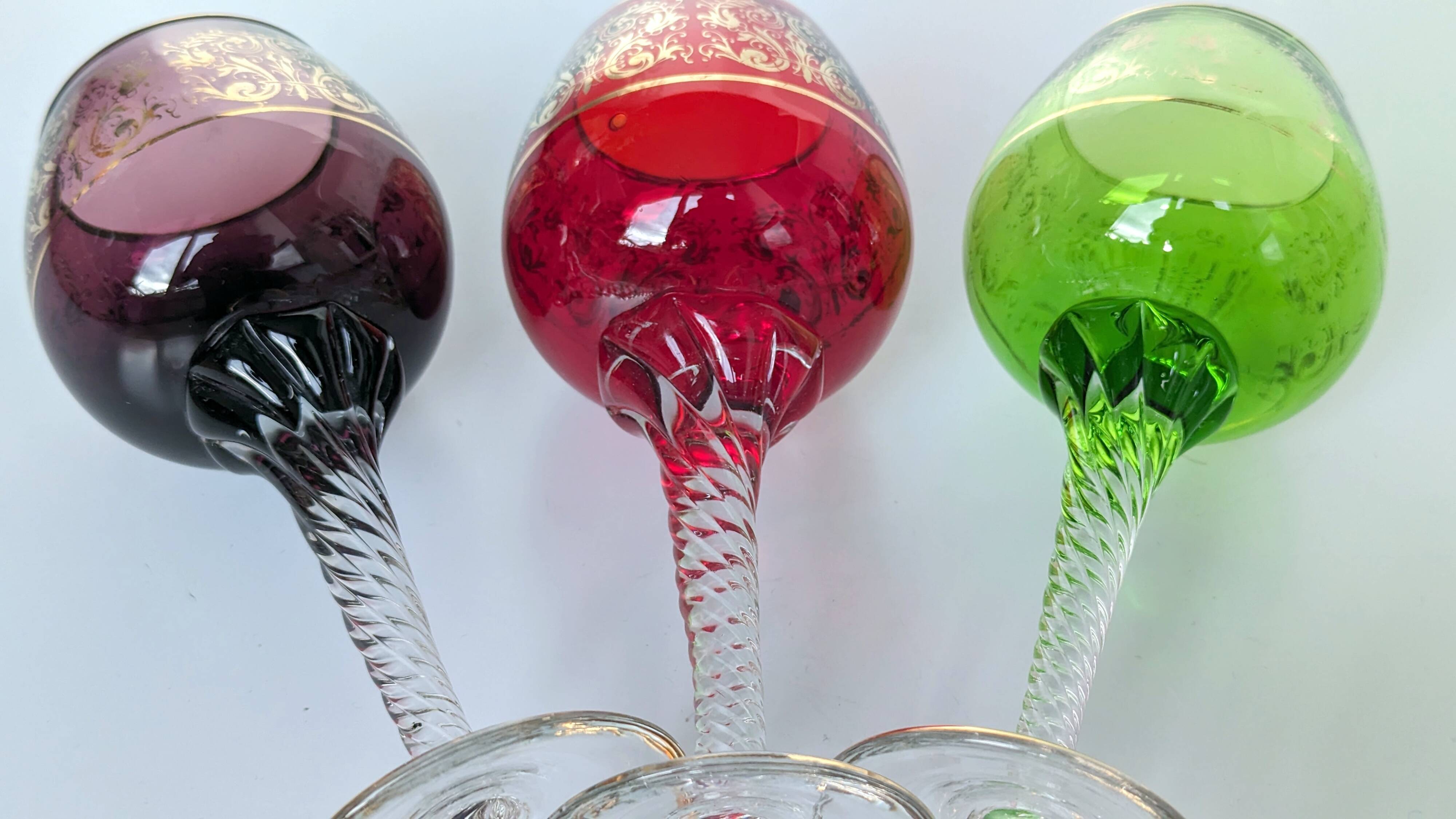 Set of 3 colored wine glasses - Ruby, red, green, gold and twisted foot