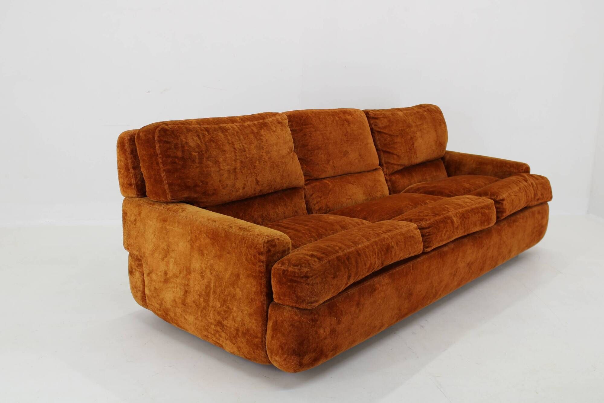 1970s Saporiti 3-Seater Sofa in Velvet ,Italy