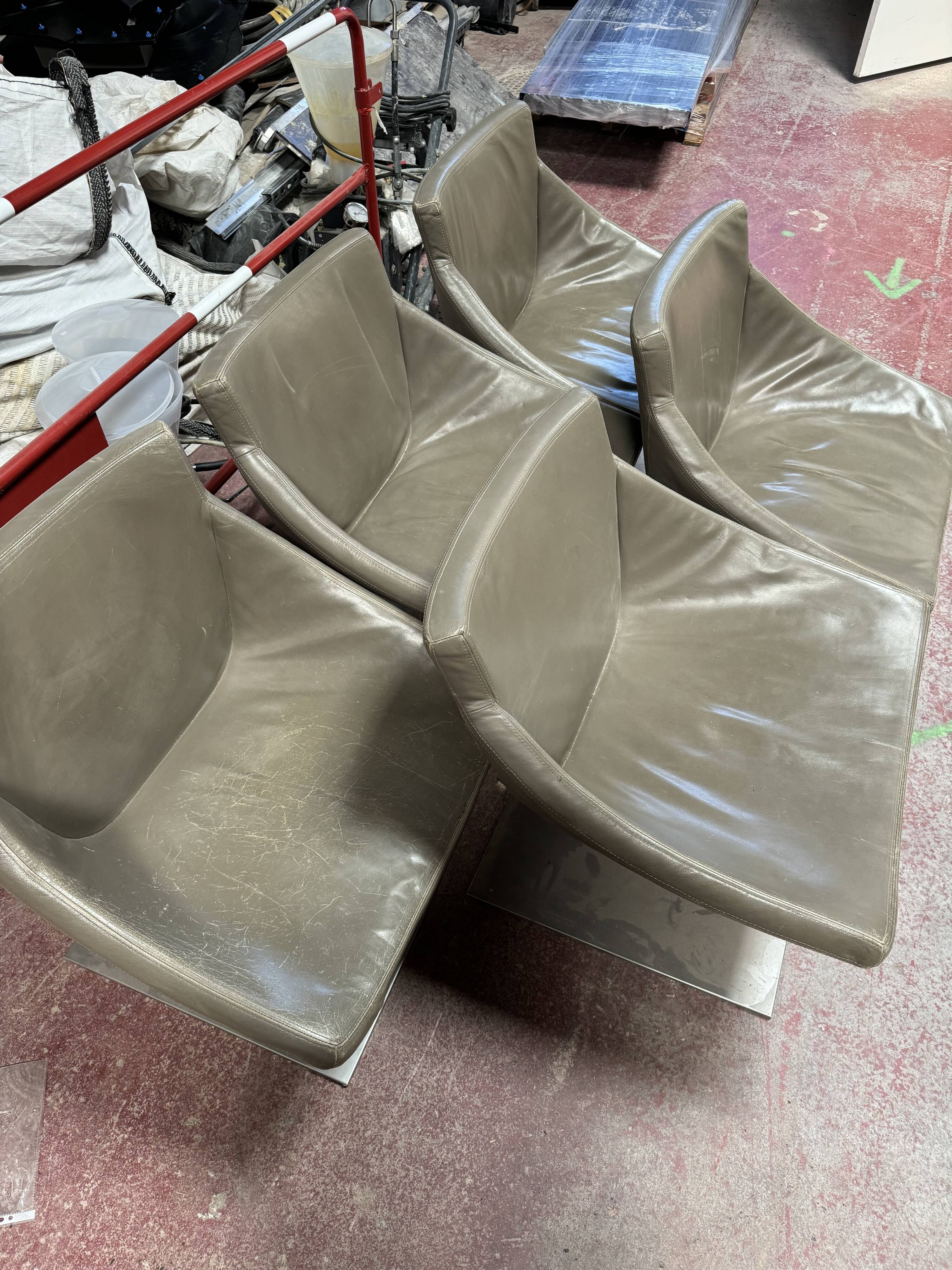 Swivel leather armchair team by wellis