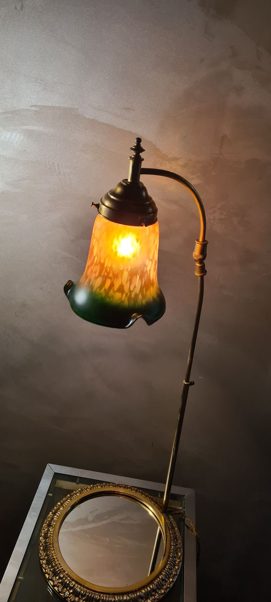Art deco style lamp