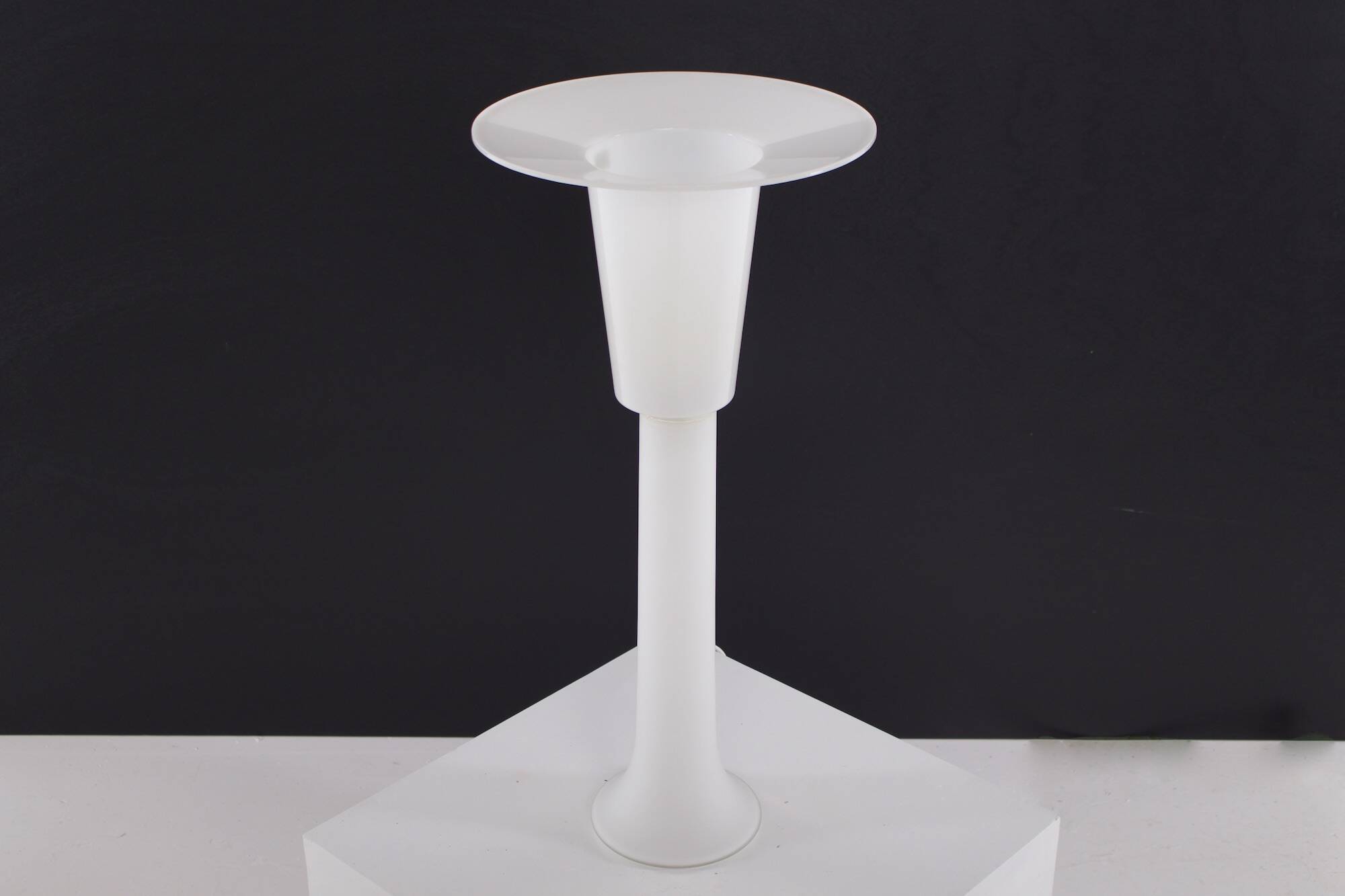 Large Luxus Sweden lamp.