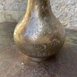 Vase en laiton gravé vintage