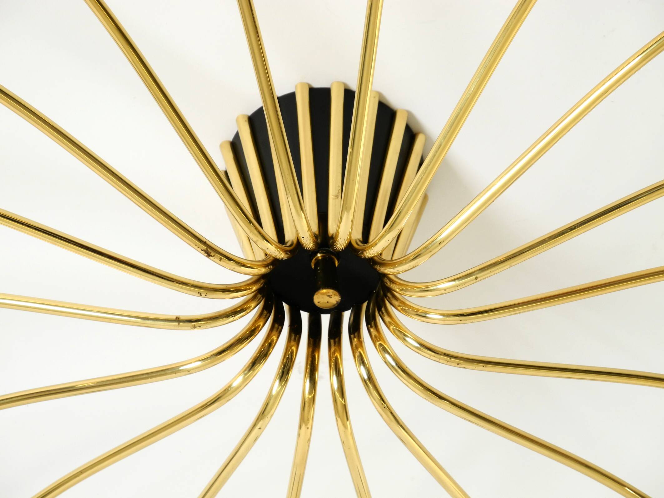 Huge 18-arm mid-century modern brass Sputnik ceiling lamp | Ø 113 cm