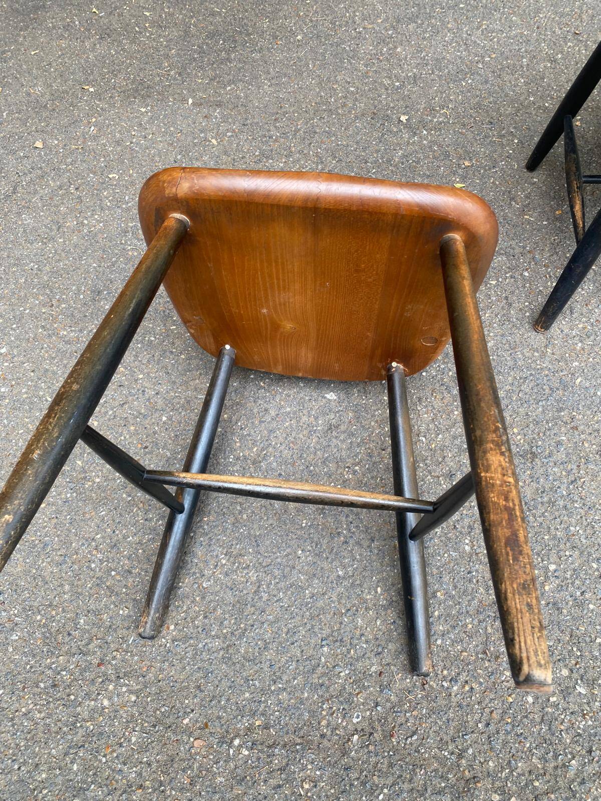 Set of 4 vintage spindle chairs in Windsor/Scandinavian style.
