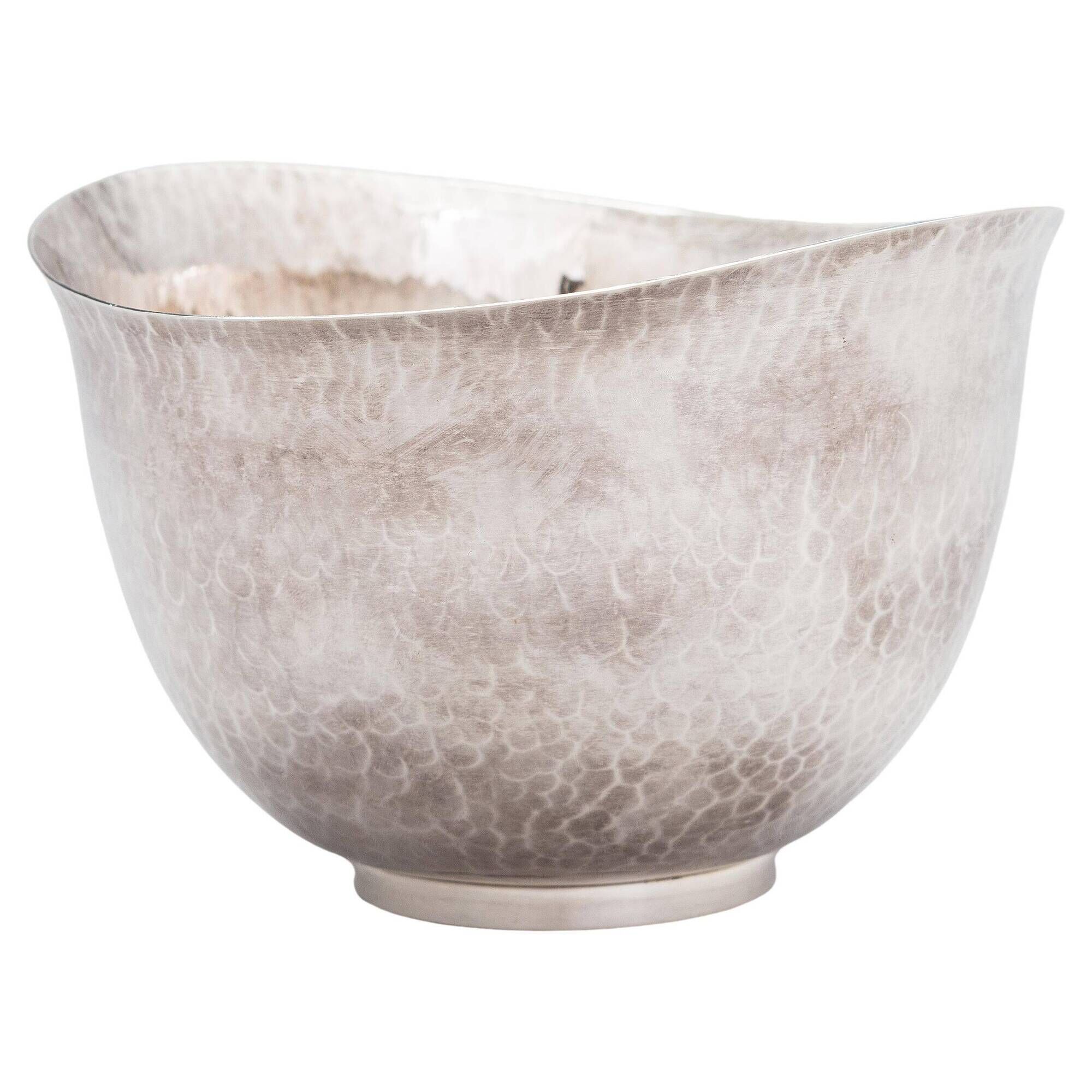 Eric Löfman Hammered sterling silver bowl MGAB, Uppsala 1986 Stamped