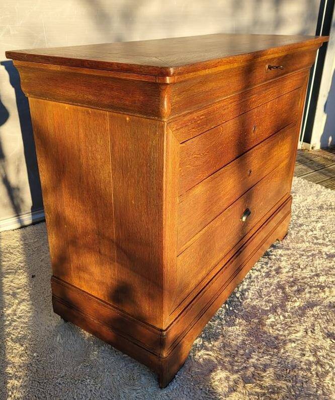 Louis-Philippe 19th century solid oak chest of 4 drawers