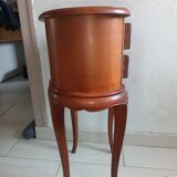 Pedestal table