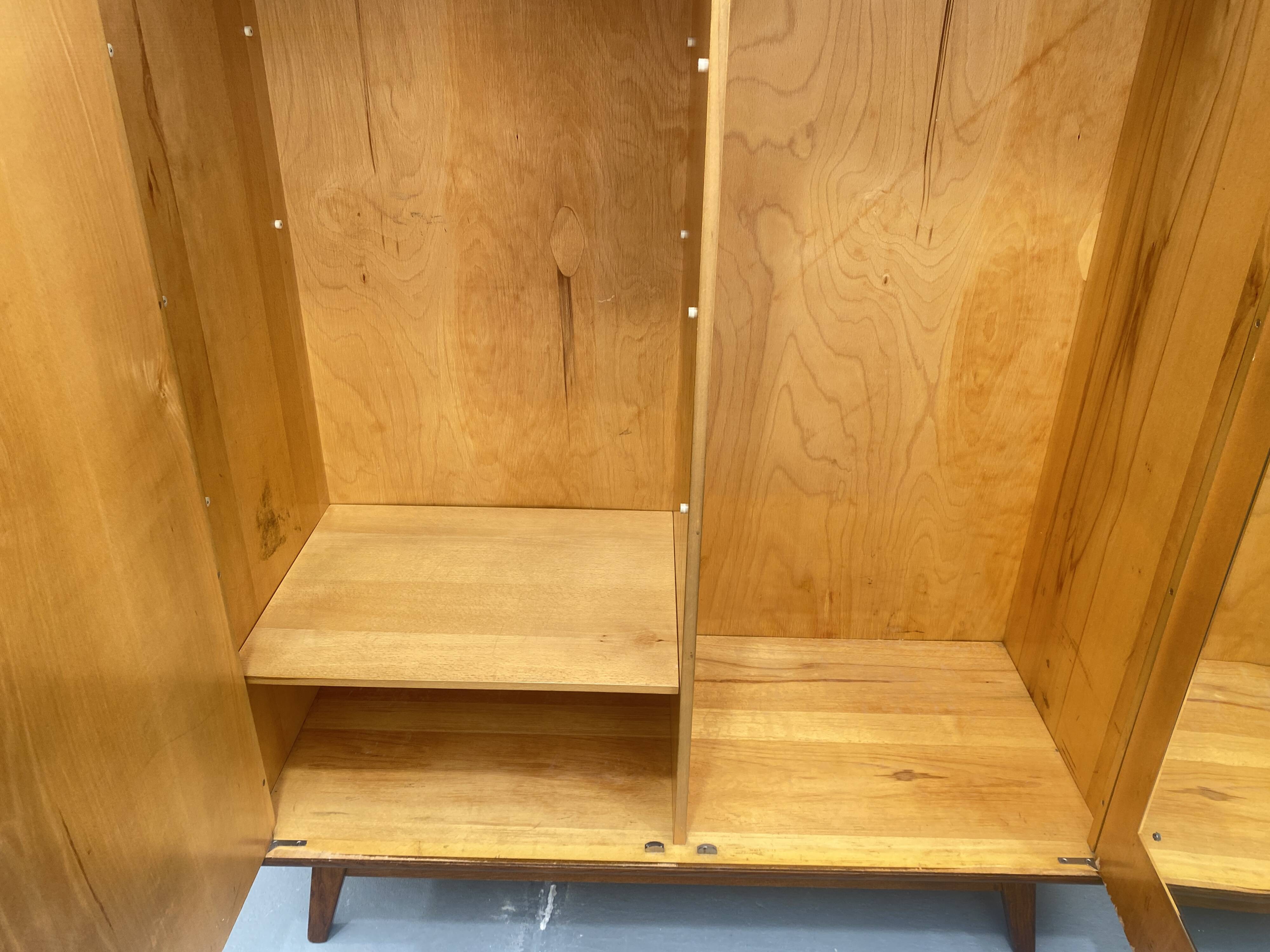 Armoire en noyer de Jitona, années 1970, Tchécoslovaquie