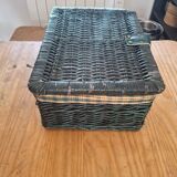 Vintage green wicker picnic basket – tartan interior