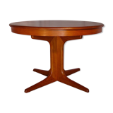 Expandable round table with two Baumann extension cords