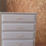 Asymmetrical cabinet compass feet