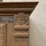 Buffet de style Renaissance en chêne massif XX siècle
