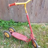 Ancienne trottinette nordy enfant métal rouge années 70 vintage