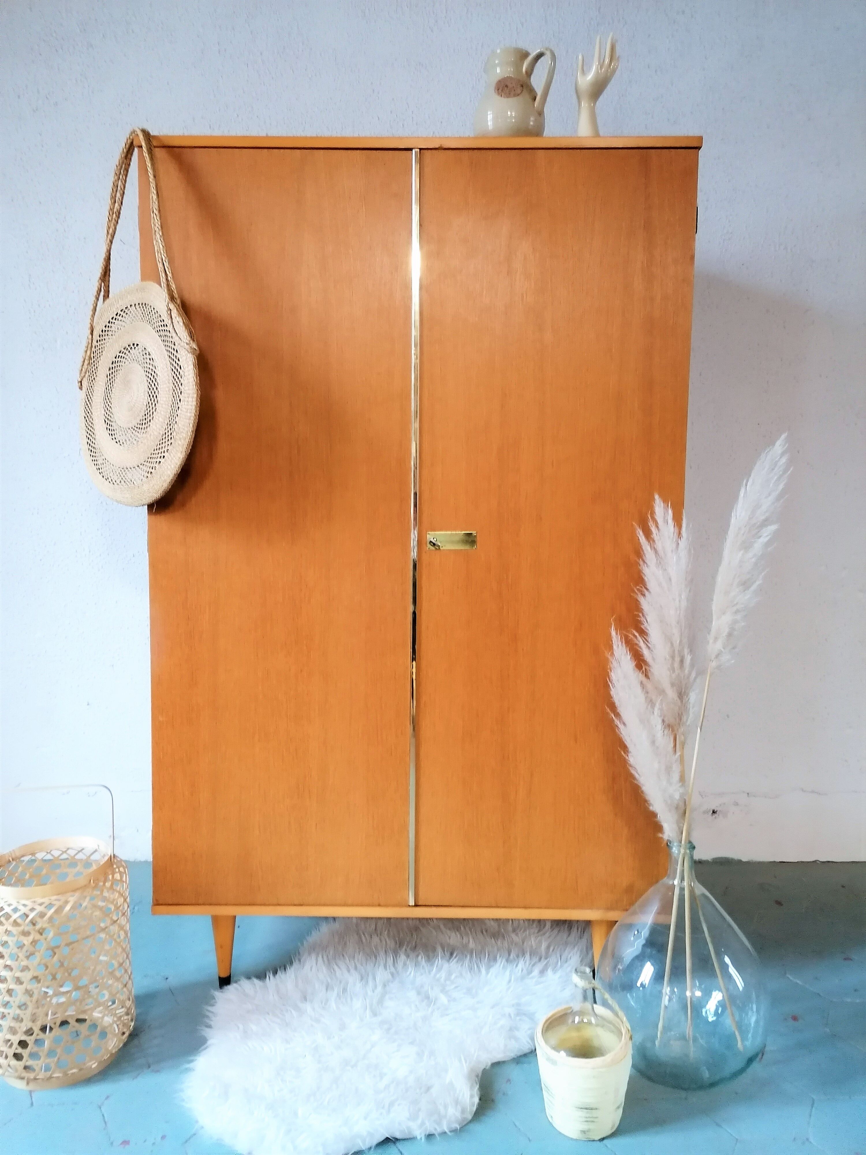 Armoire vintage