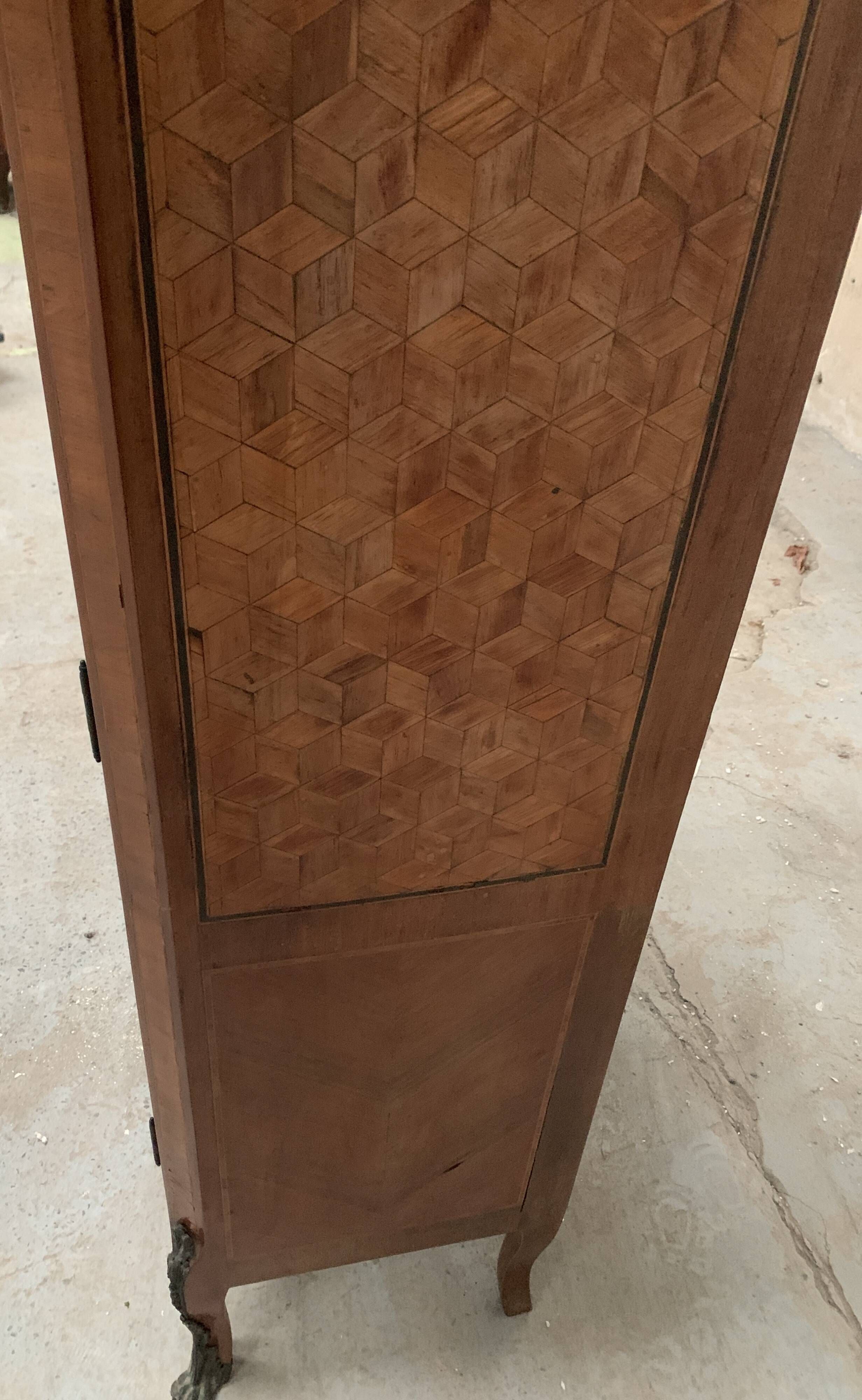 Louis XVI style one-door display case in 20th century wood marquetry