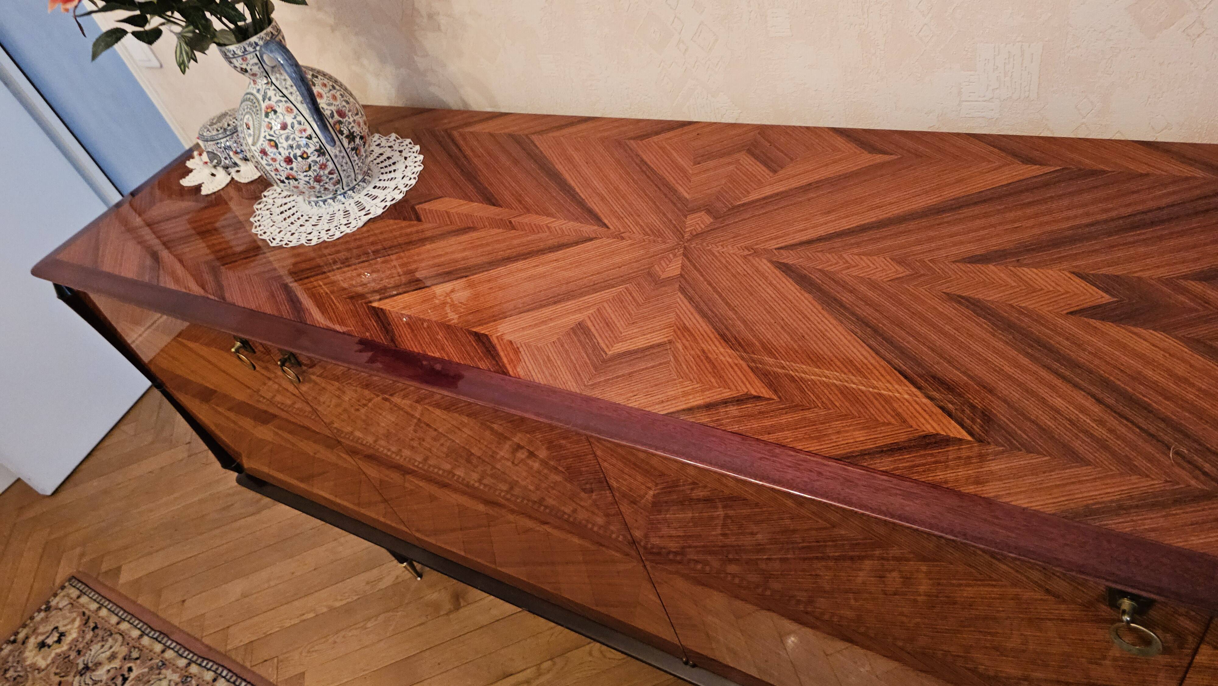 Buffet in rosewood and sycamore