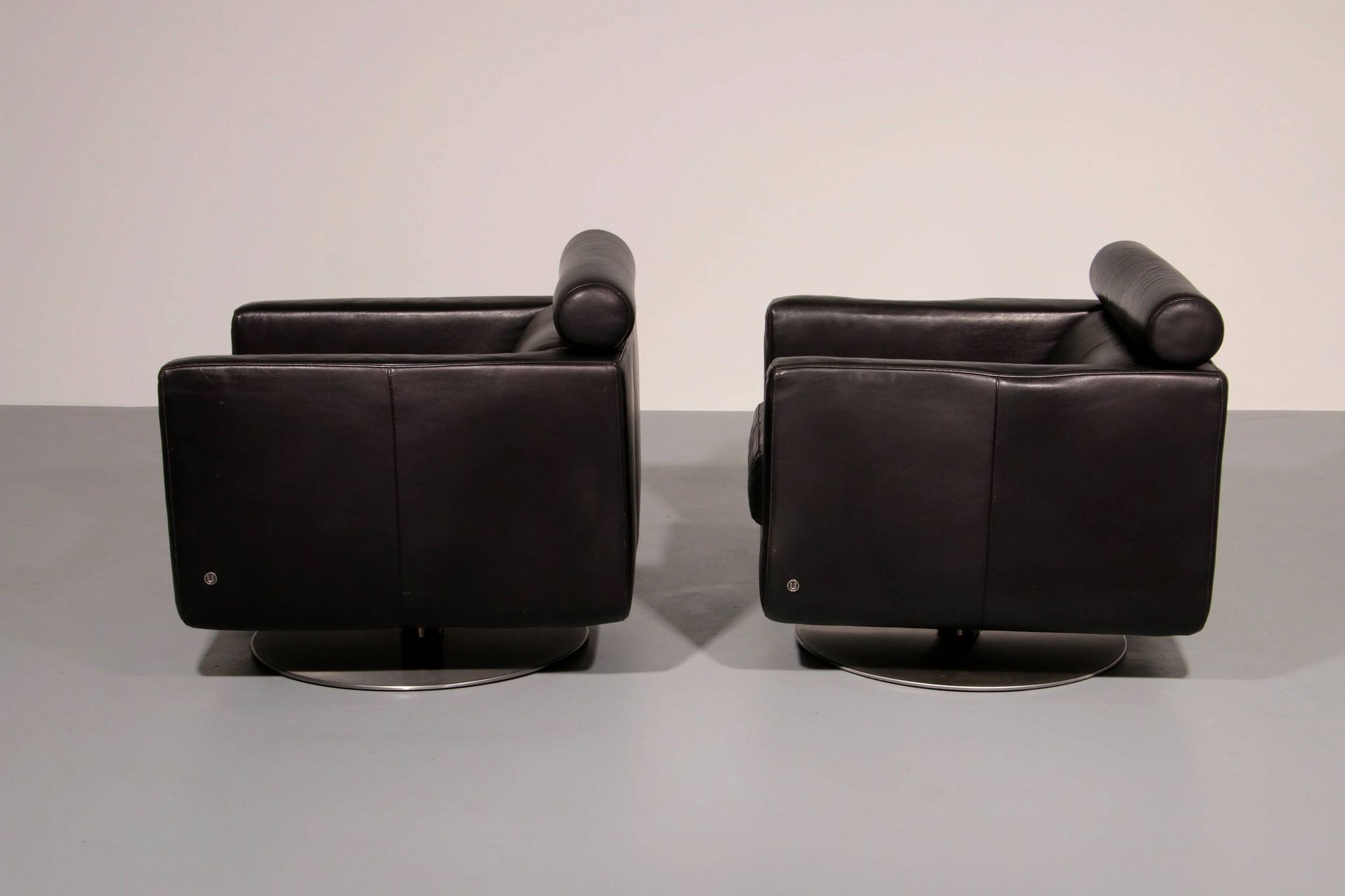 Italian modern leather swivel lounge chair steel by Natuzzi, Italy 1970