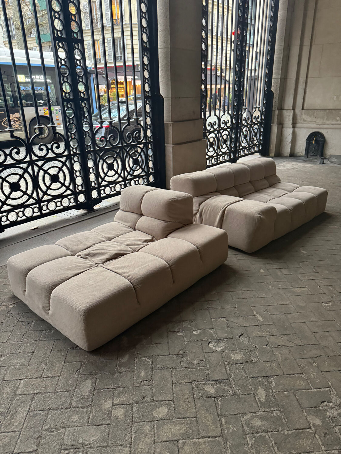 Tufty-Time sofa with chaise longue - beige