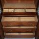 Bibliothèque 19ème siècle en bois dur avec portes en métal bronzé et commode