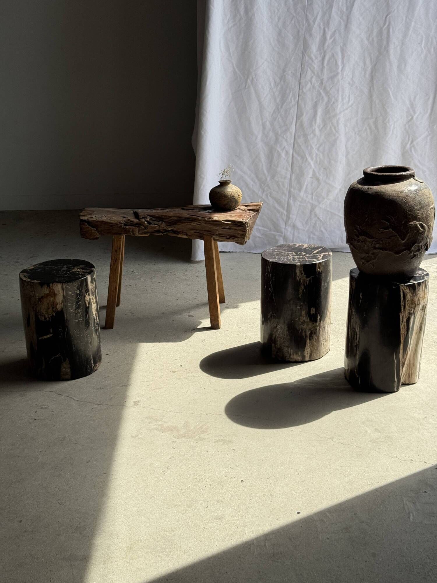 Black petrified wood side table with beige stripes, fine mesh, H35 D24 - 33