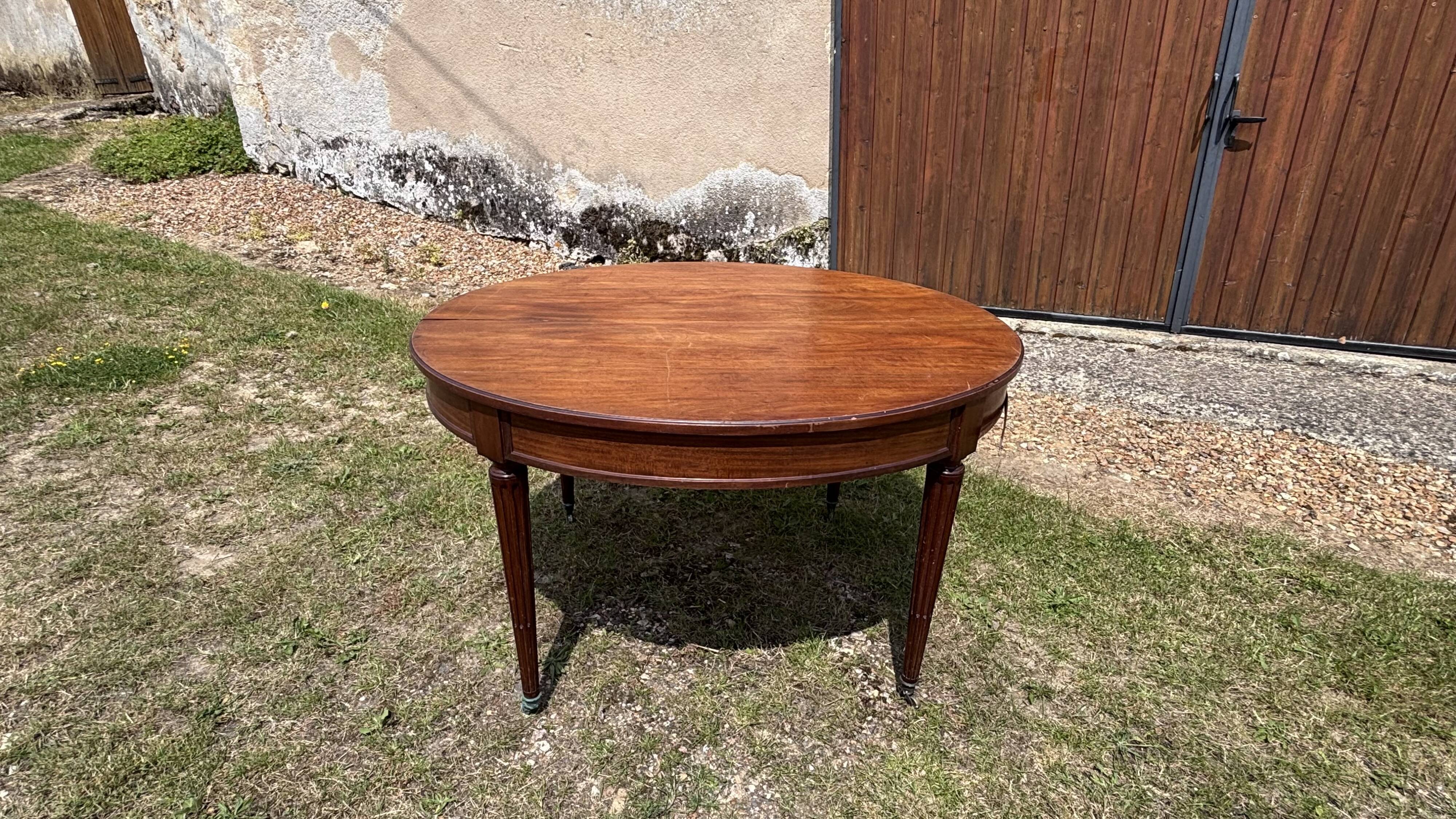 Grande table ovale Louis XVI d'époque en acajou