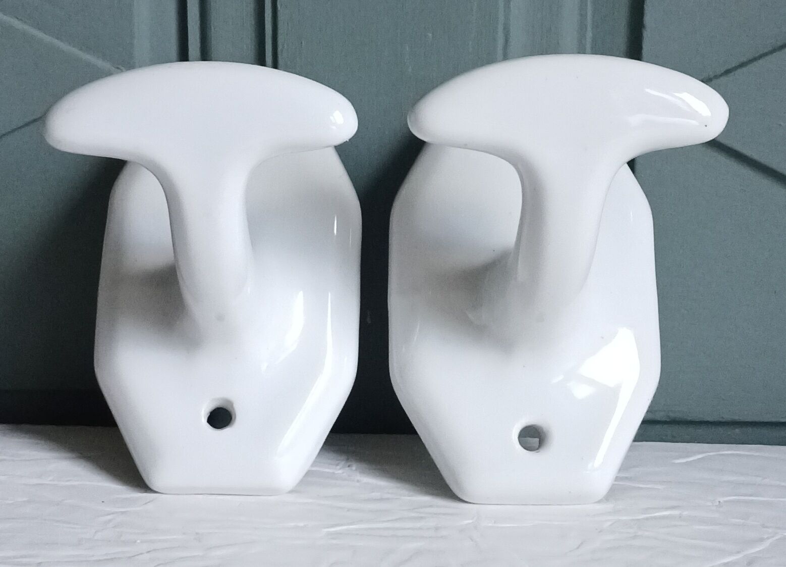 2 enamelled porcelain coat hooks from the 1930s