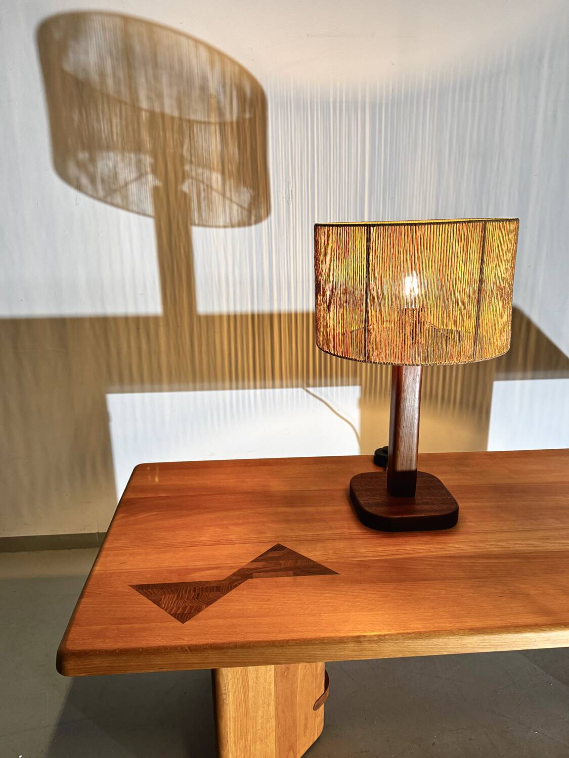 Lampe de table vintage en pin et teck avec nouvel abat-jour, années 70.