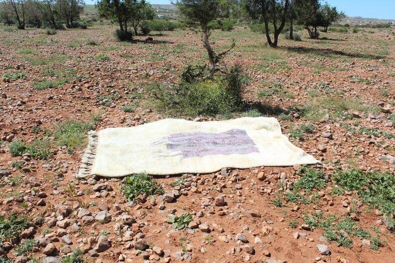 Tapis berbère tissé main traditionnelle taille 140 x 260 cm