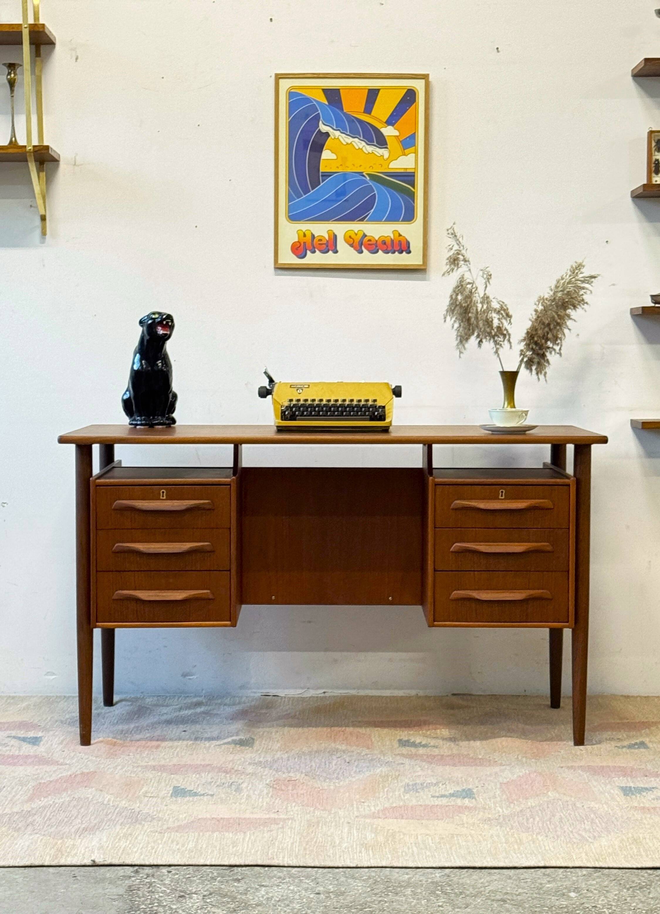 Bureau en teck autoportant, Danemark années 1960/1970, style vintage, design moderne du milieu du XXe siècle